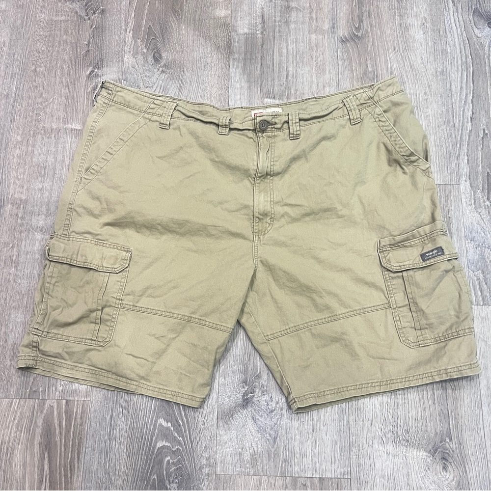 Men's Wrangler Cargo Shorts Stretch Khaki Relaxed Fit Tech Pocket 48x10